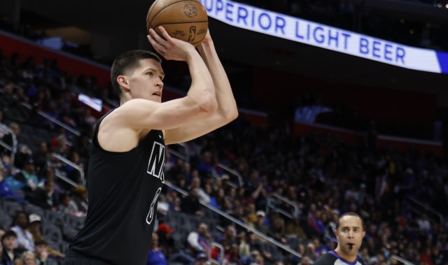 生涯新高！8号秀杰明12中8&amp;6记三分拿下26分4板2助