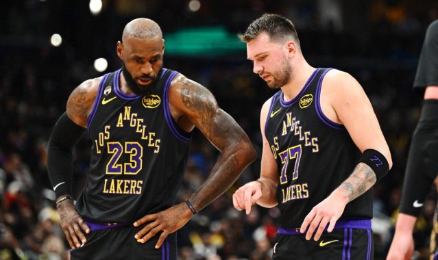 开云登录入口-烦了，湖人队东契奇被问及詹姆斯和里夫斯的问题时，明显感到不悦