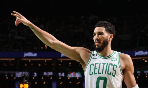 kaiyun体育-绿军大胜篮网却暗藏隐患 铁人塔图姆也得多歇歇？