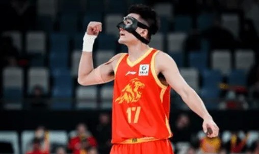 kaiyun体育-孙铭徽全场投篮8中4，三分4中2得到12分4篮板7助攻1抢断